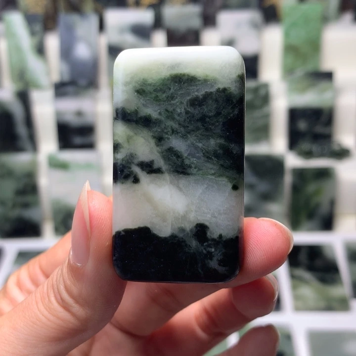 独山玉颈饰未镶嵌