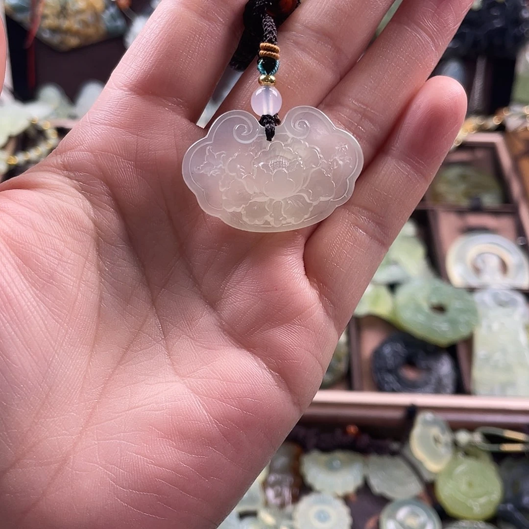 岫玉未镶嵌吊坠(赠链)