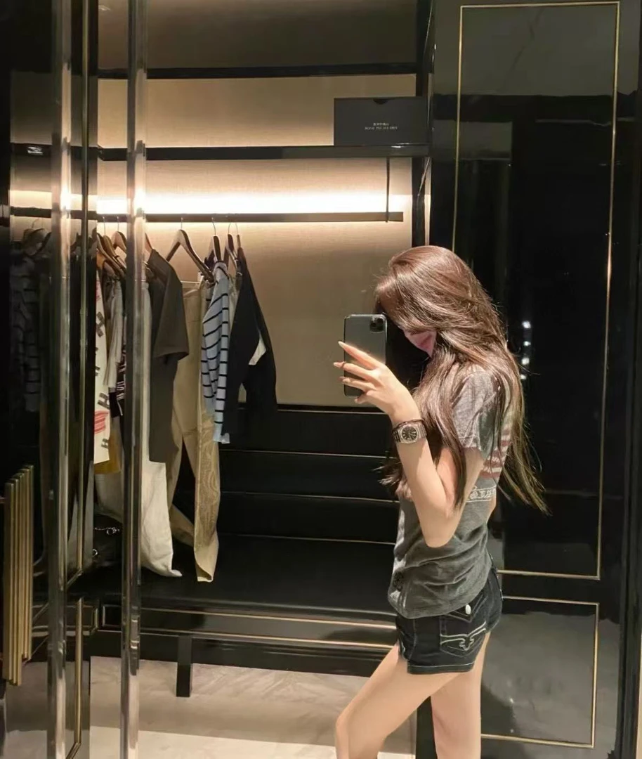 ALIN 没事 简约 印花 修身 好穿 V领 短袖 T恤