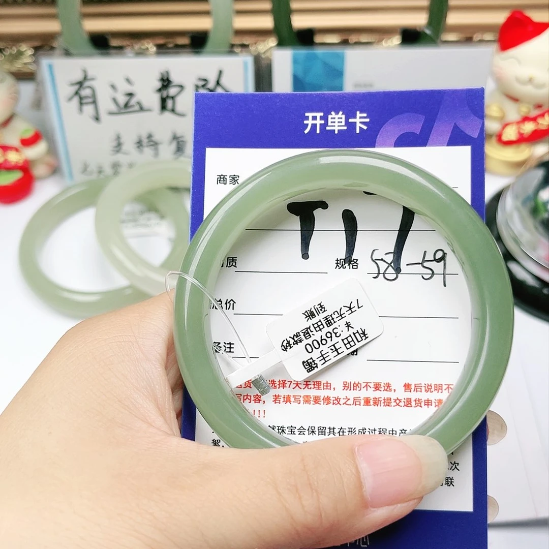 和田玉手镯未镶嵌