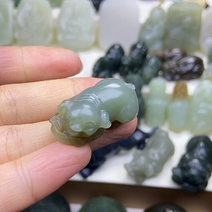 和田玉未镶嵌颈饰