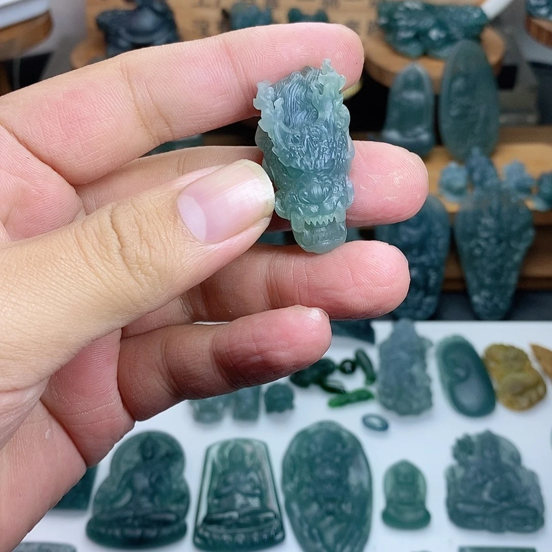 定制翡翠未镶嵌龙头