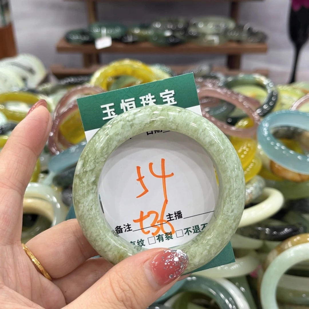 蛇纹石玉未镶嵌手镯手镯