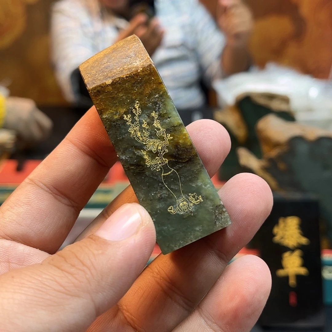 十***子和田玉未镶嵌颈饰
