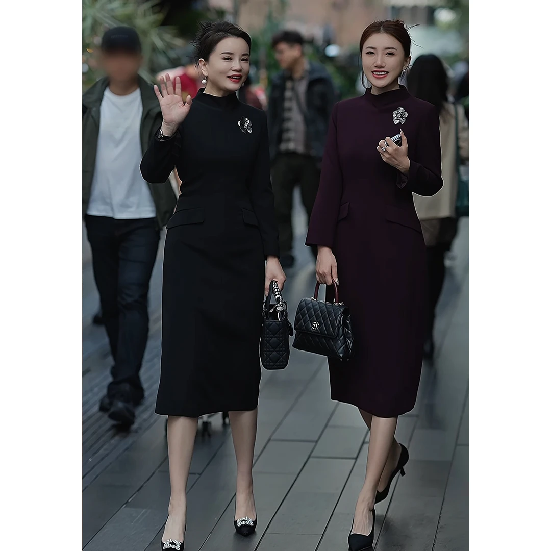 唯伊公馆秋季新款简约气质女立领高级感胸花通勤显瘦连衣裙98562