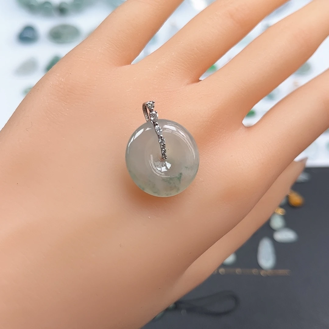 翡翠18K金镶嵌颈饰福利