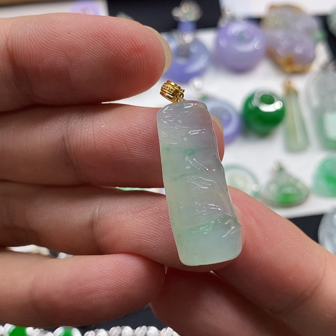 翡翠18K金镶嵌颈饰翡翠