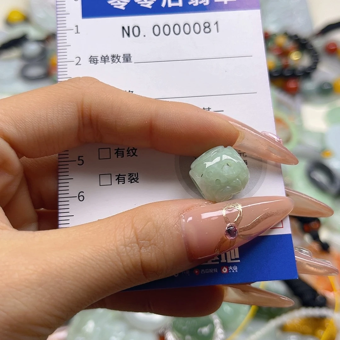 翡翠未镶嵌颈饰hhh