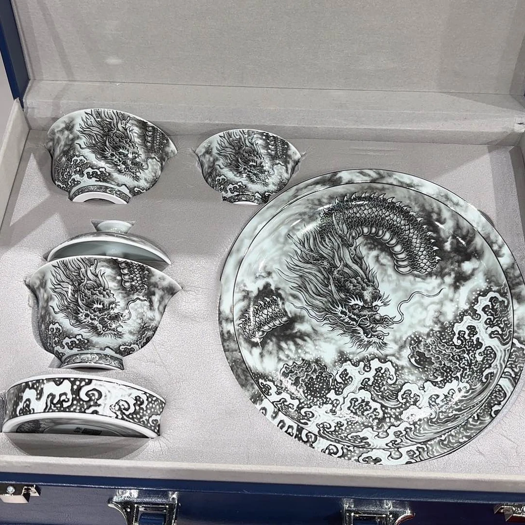 瓷片景德镇瓷器精品陈列