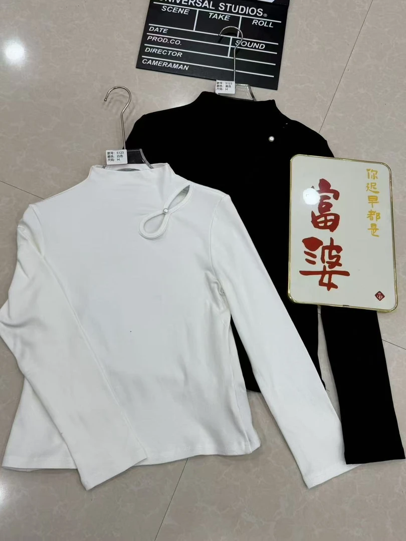 5123冬季新款半高领镂空钉珠设计感长袖打底衫
