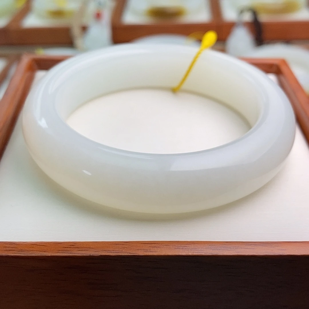 和田玉（白玉）未镶嵌手镯