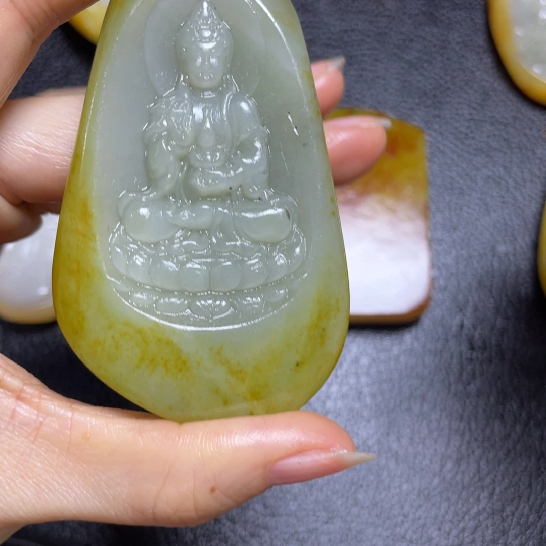 最***单和田玉未镶嵌颈饰