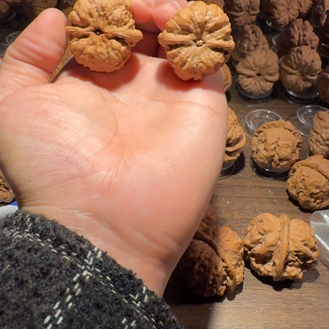 礼***5吊坠文玩核桃蛤蟆的眼睛是真的好看啊我的