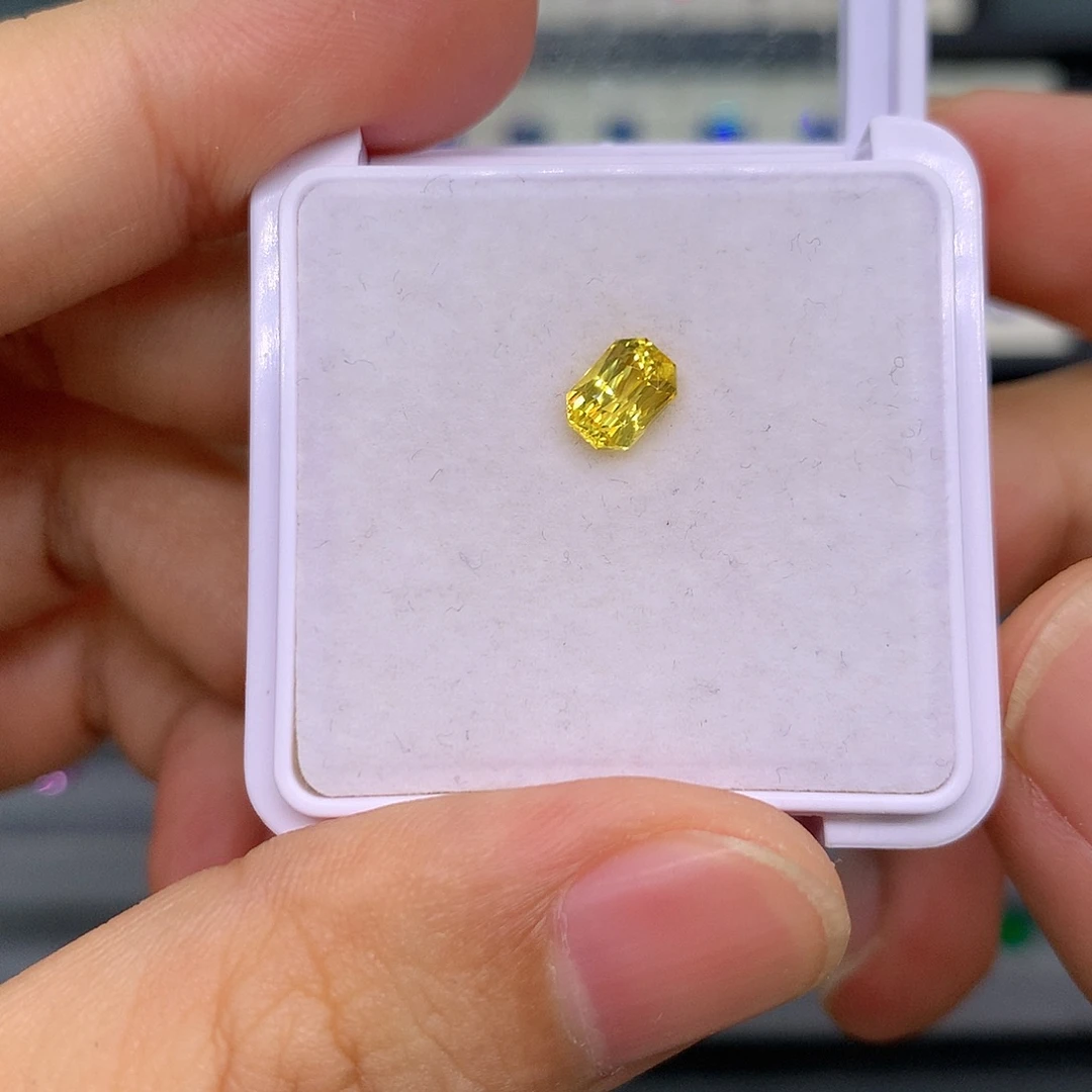 裸石彩色蓝宝石1.03克拉金丝雀