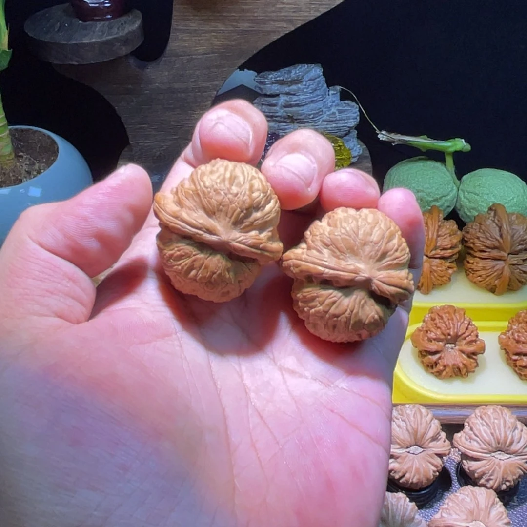 刘****文玩核桃把件38全品球形元宝