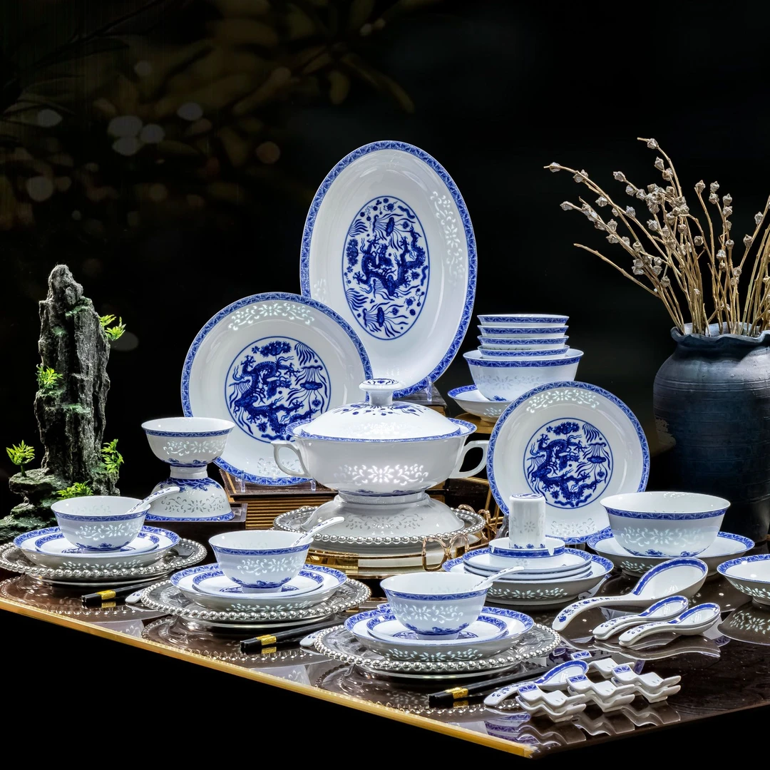 景德镇青花玲珑双龙高档轻奢餐具碗盘套装结婚送礼乔迁礼盒装