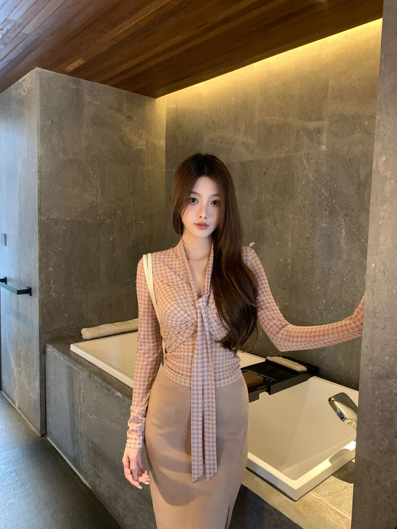 Breezy Z 法式纯欲交叉V领修身上衣网纱长袖气质打底衫 BZ4KBS14