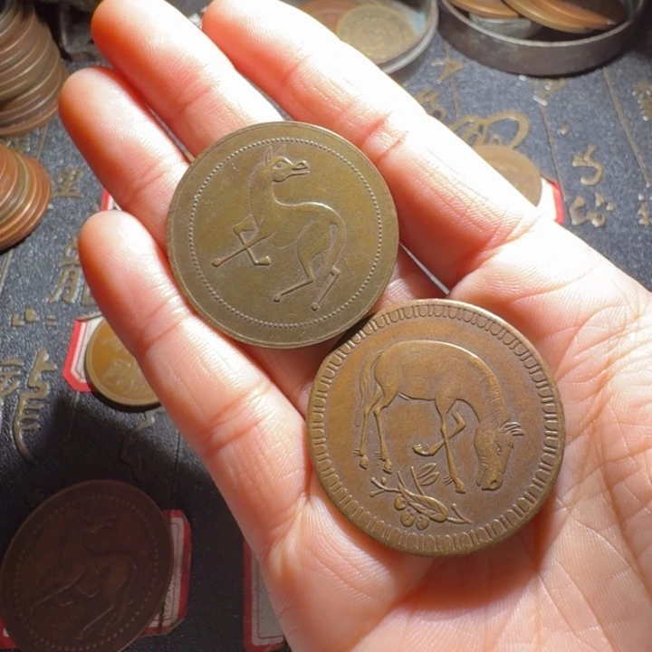 用***4两枚工艺制品铜币摆件