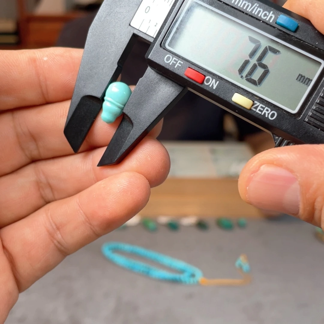 胤***臻绿松石未镶嵌颈饰