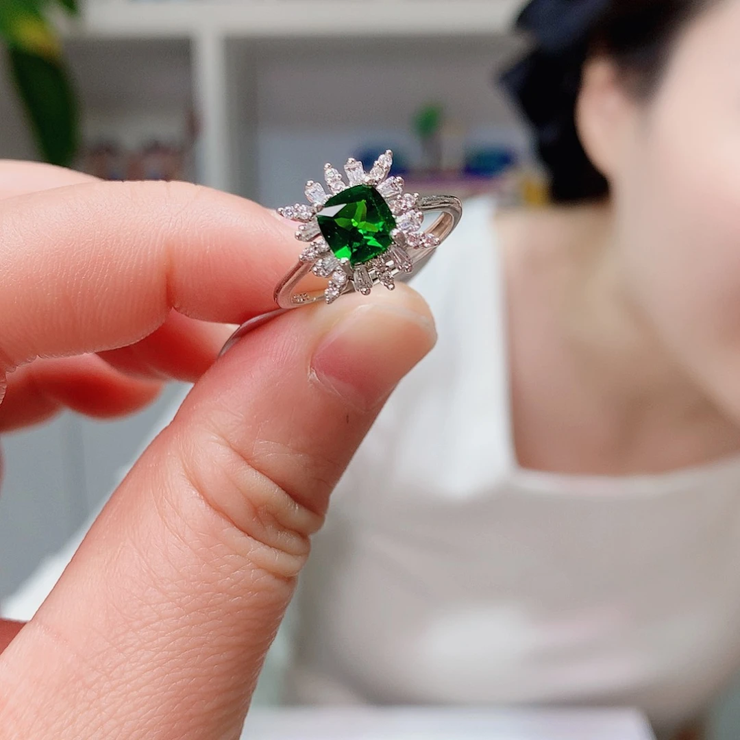 银S925镶嵌透辉石戒指