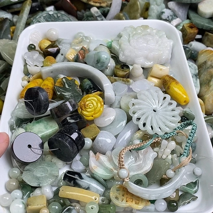 罗***宝翡翠未镶嵌颈饰天然翡翠3