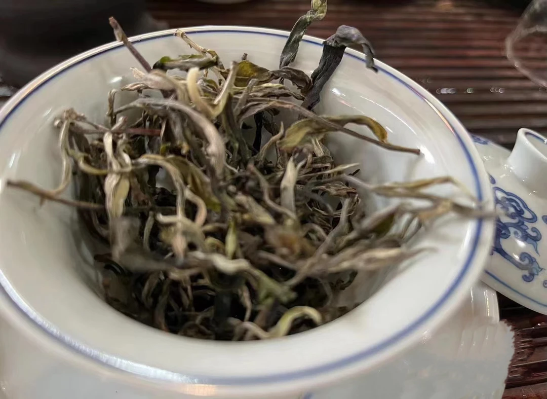 云南普洱茶秘镜拉祜2025头春茶