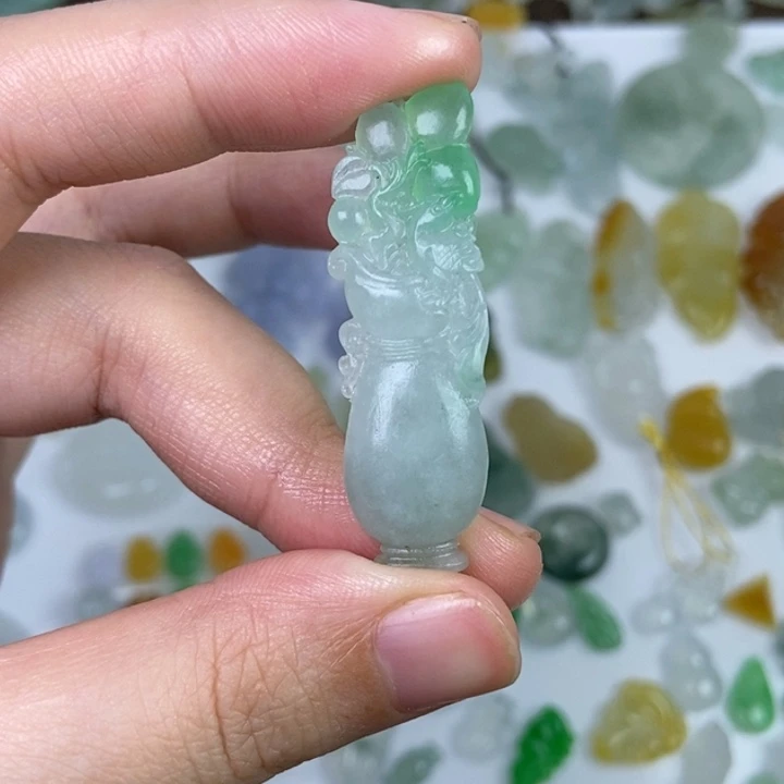 定制翡翠未镶嵌瓶