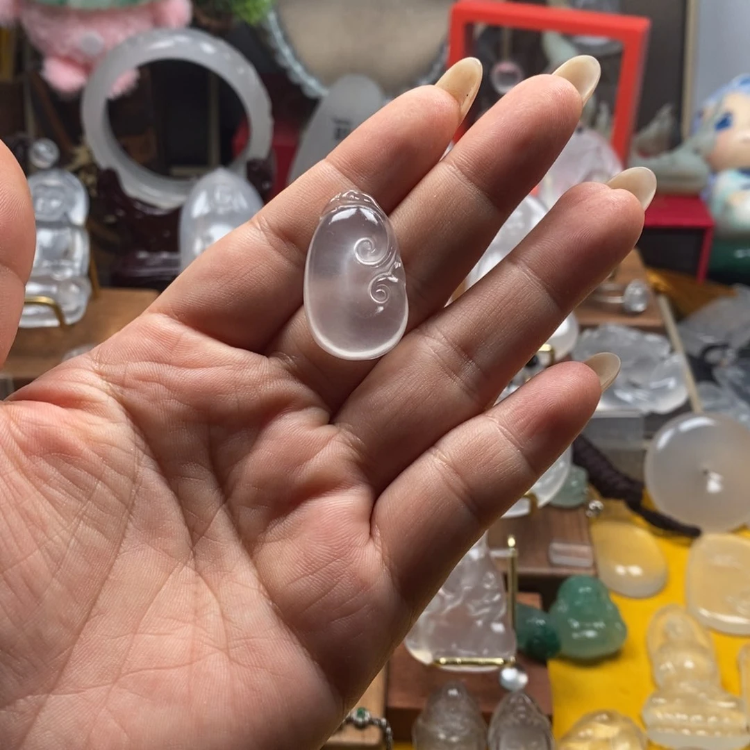 石英质玉未镶嵌颈饰