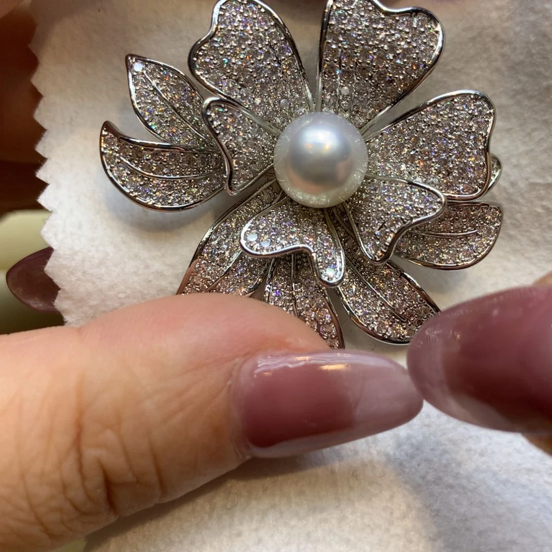 未镶嵌胸饰海水珍珠