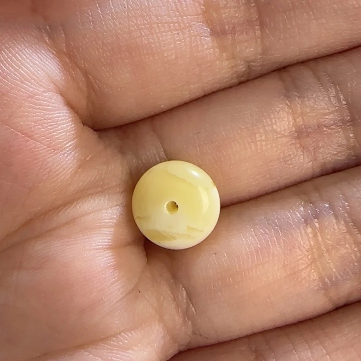 未镶嵌琥珀裸石诗***～小扣子