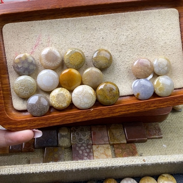 石英岩玉合金颈饰