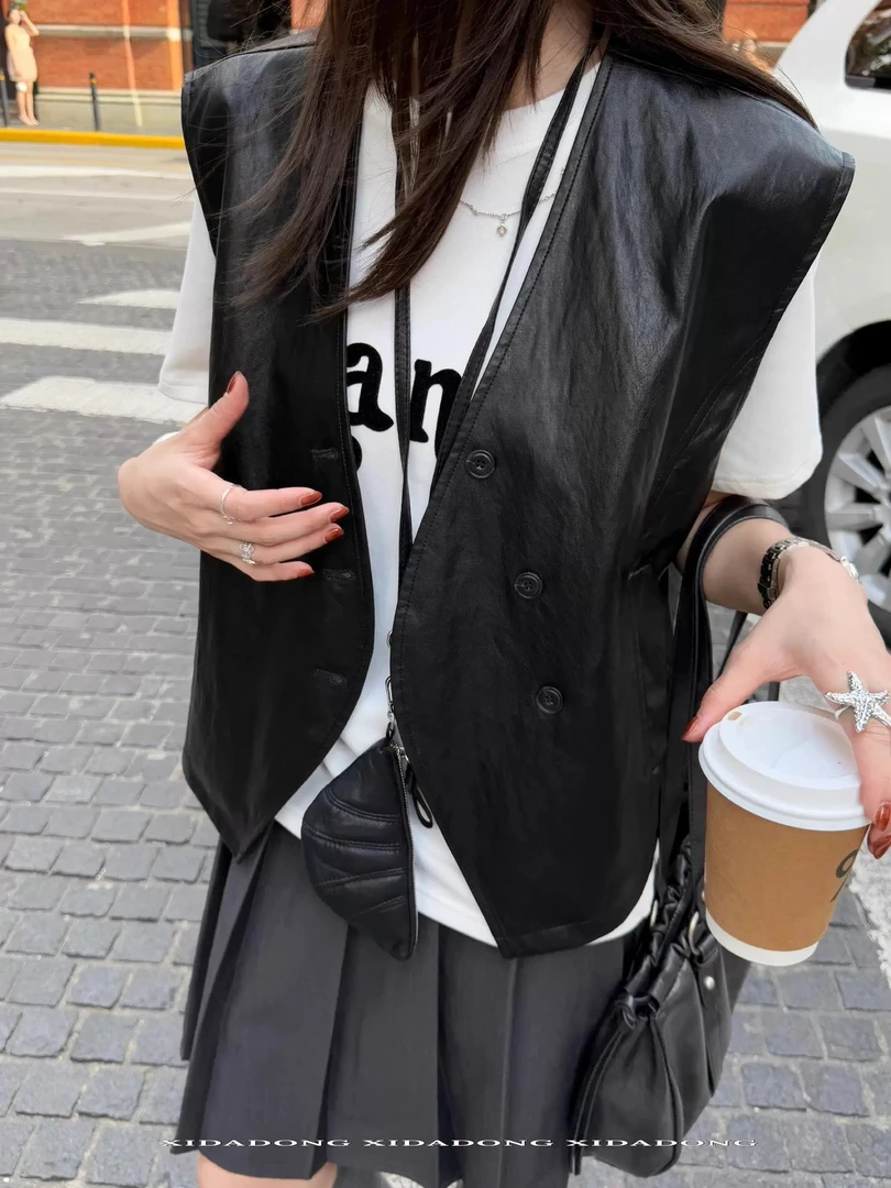 高端欧货2025年秋装新款圆领木耳边复古水洗pu皮衣女无袖马甲上衣