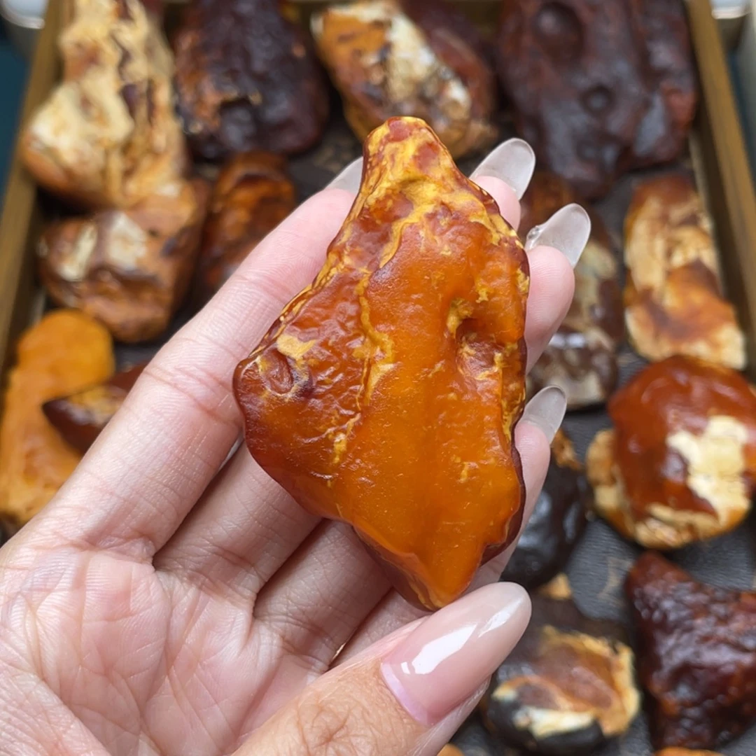 琥珀未镶嵌珠宝奇石