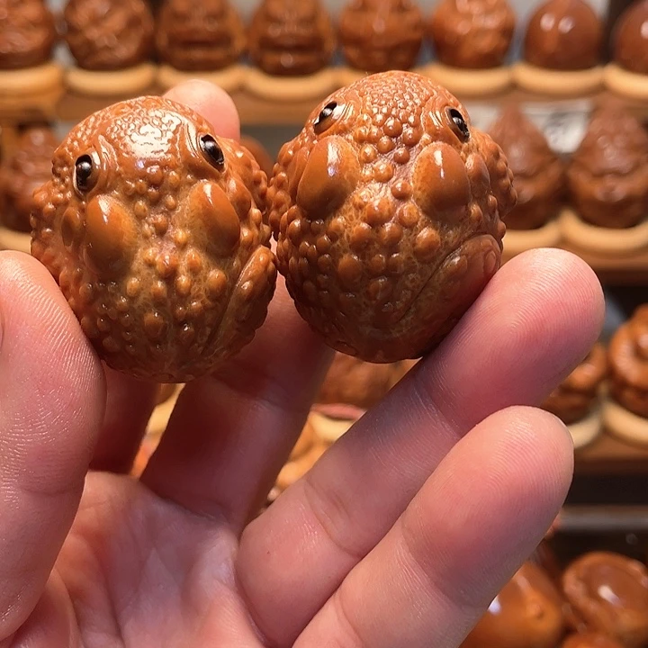 橄榄核手串/手链3.5金蝉