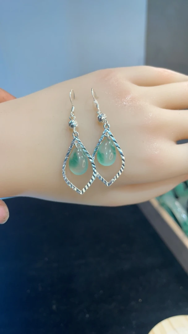 纯天然独龙玉精美耳坠