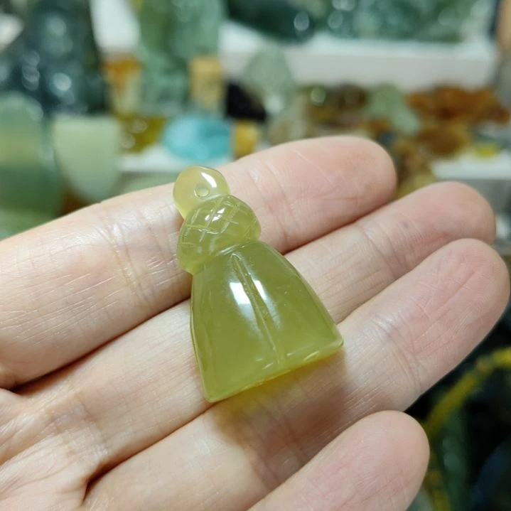 岫玉未镶嵌挂坠款式