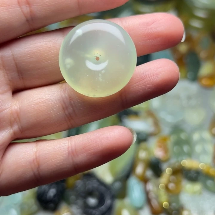 蛇纹石玉未镶嵌微瑕