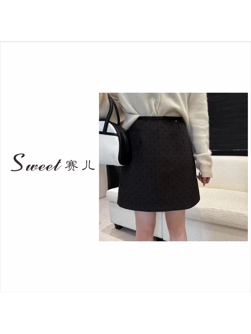 【陌上花开】｛4062｝毛呢爱心半裙