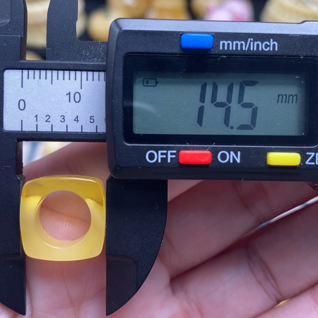 蜜蜡未镶嵌珠宝奇石