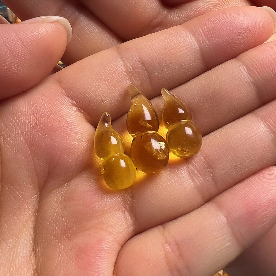 金珀颈饰未镶嵌葫芦提溜（有瑕）