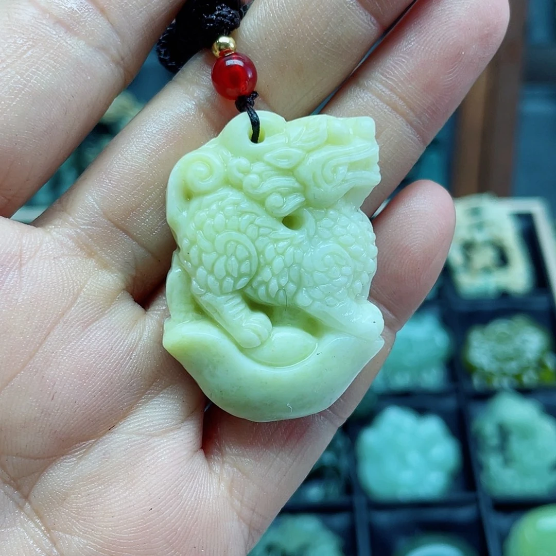 蛇纹石玉未镶嵌颈饰