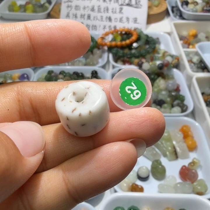 和田玉未镶嵌珠宝奇石