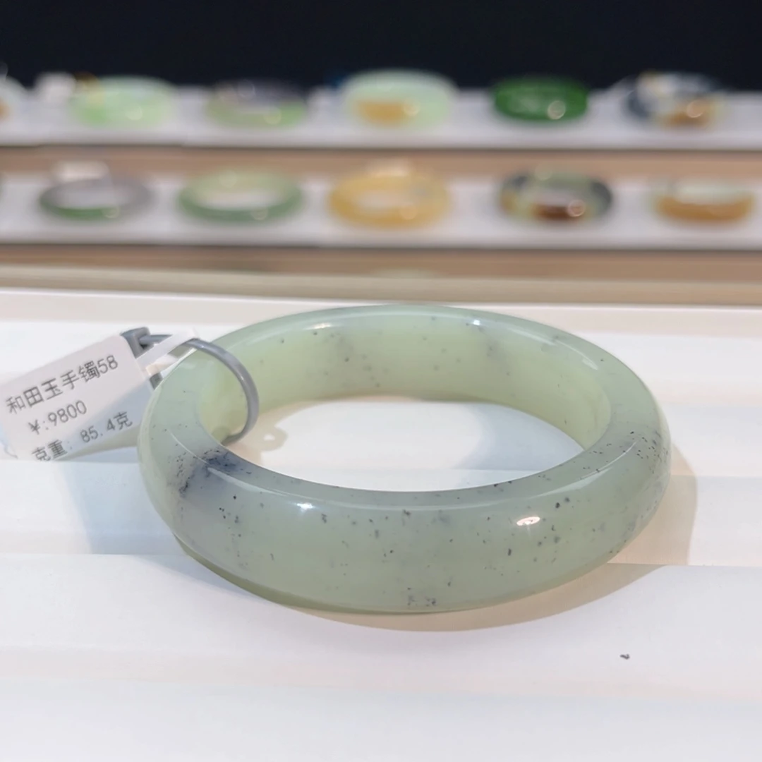 爱***活未镶嵌手镯和田玉