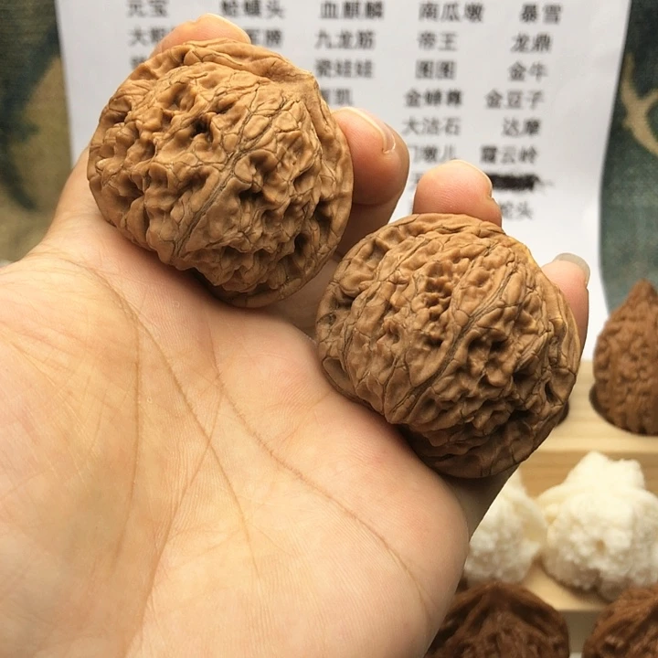文玩核桃把件手****跑水龙纹，边46，有黄
