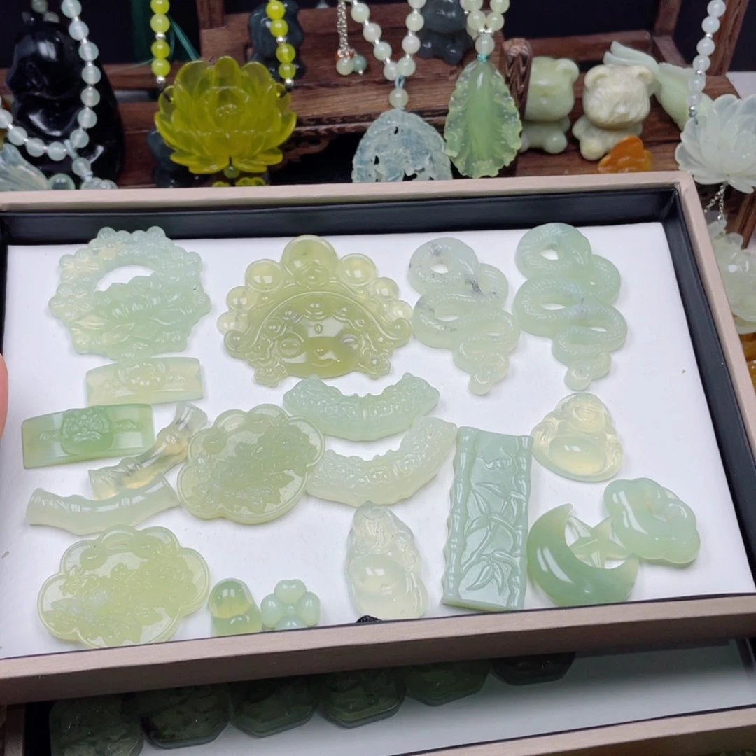 【****蛇纹石玉未镶嵌颈饰