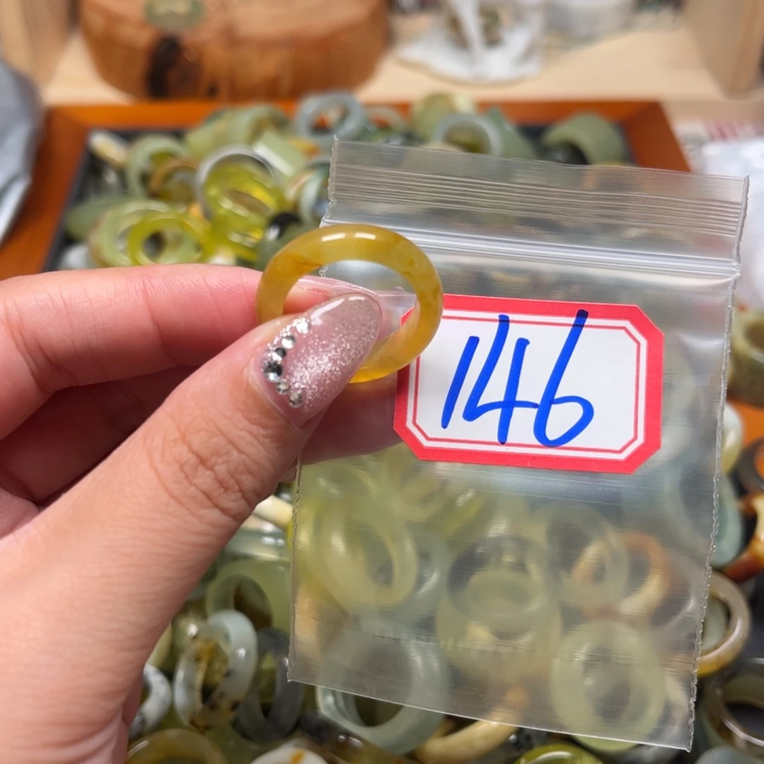 的***喀蛇纹石玉未镶嵌珠宝奇石