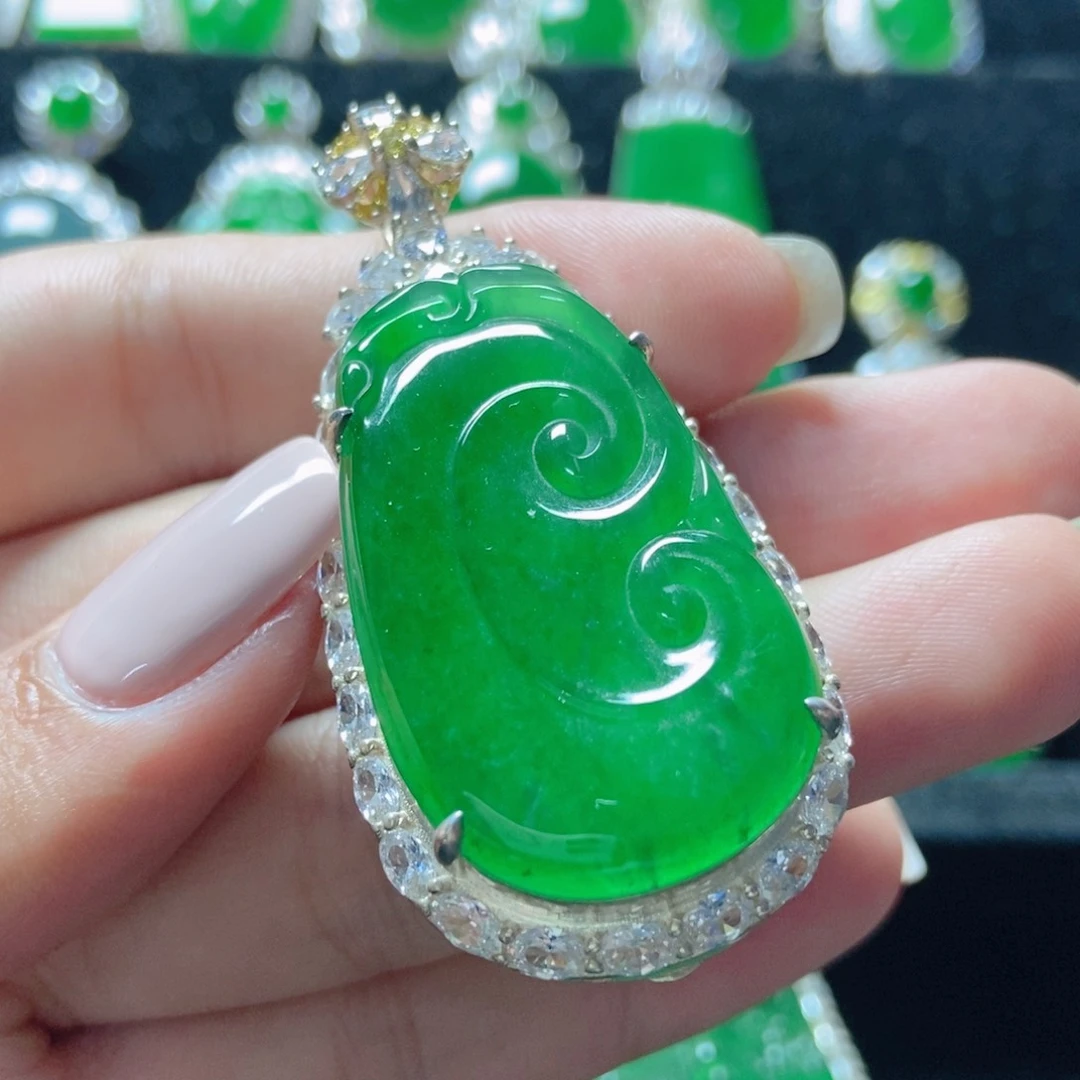 颈饰银S925镶嵌翡翠