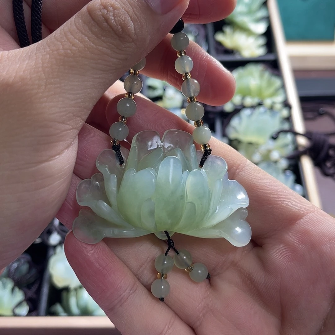 蛇纹石玉未镶嵌颈饰