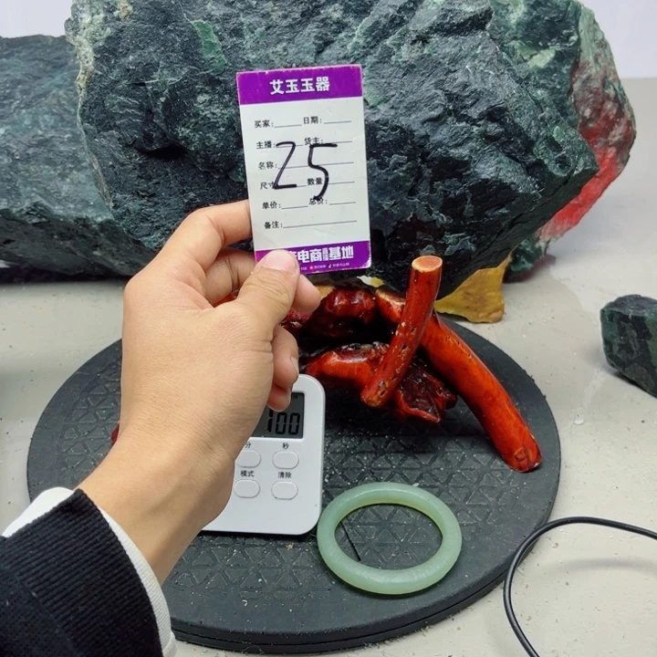 春***泥蛇纹石玉未镶嵌岫玉