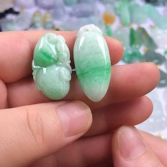 翡翠未镶嵌颈饰福瓜